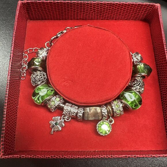 NEW- Glam & Glow GREEN CHARM BRACELET - New in Box - Picture 3 of 6